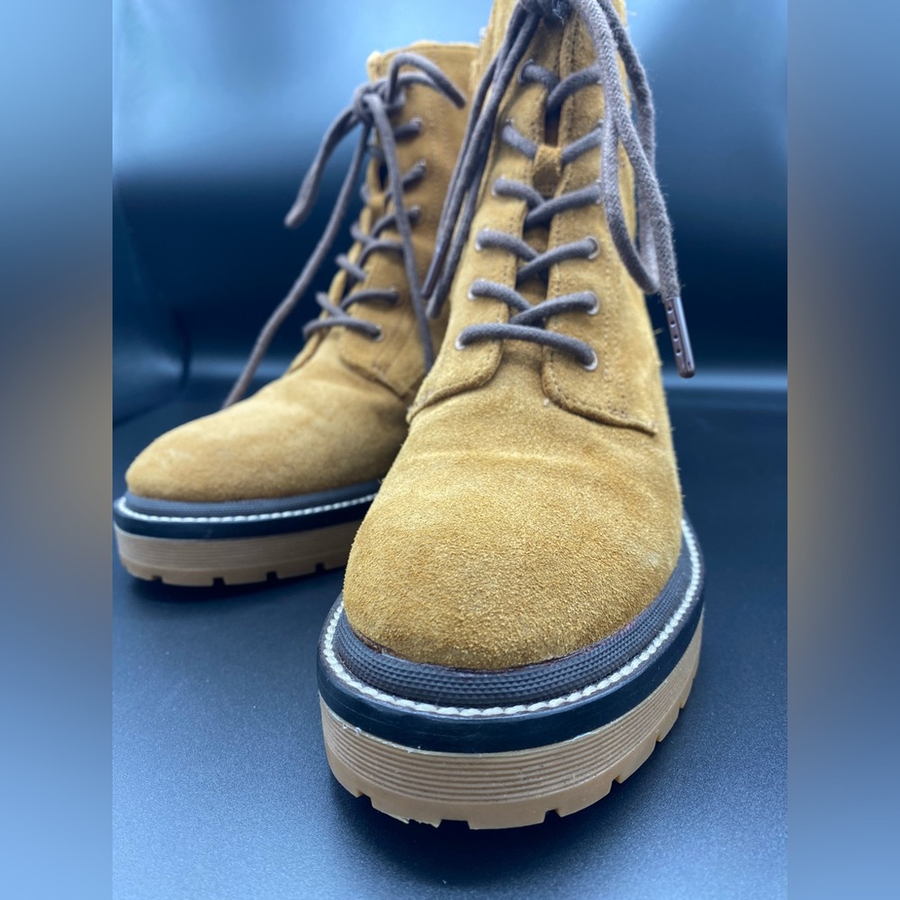 NWOB - Tory Burch Miller Suede Lug-Sole Boot size 5